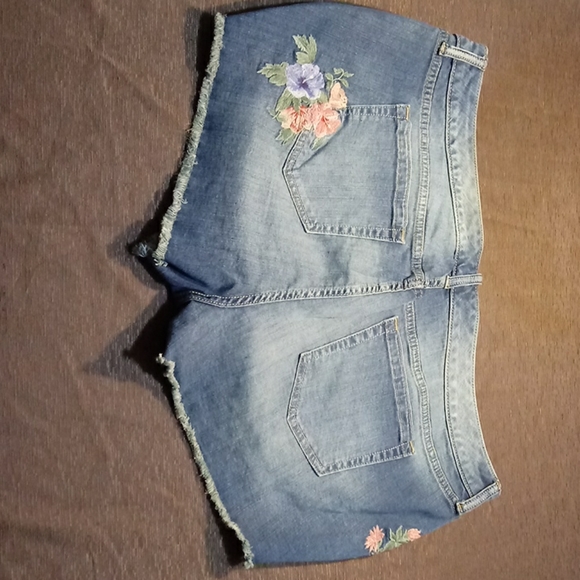 Torrid denim shorts - Picture 4 of 6